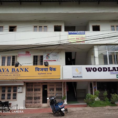 Hotel Woodlands Chottanikara Extérieur photo
