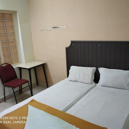 Hotel Woodlands Chottanikara Extérieur photo